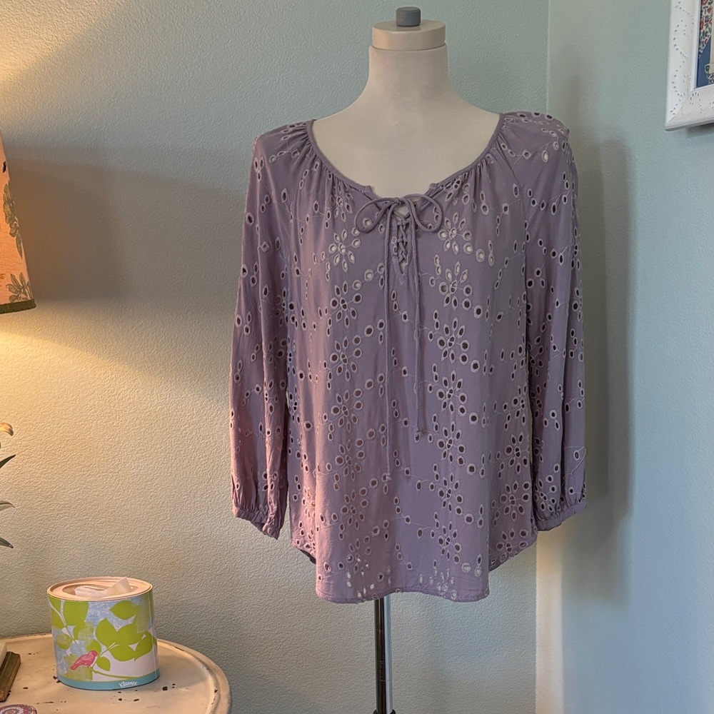 Anthropologie Velvet and Grahm eyelet blouse. Size Small